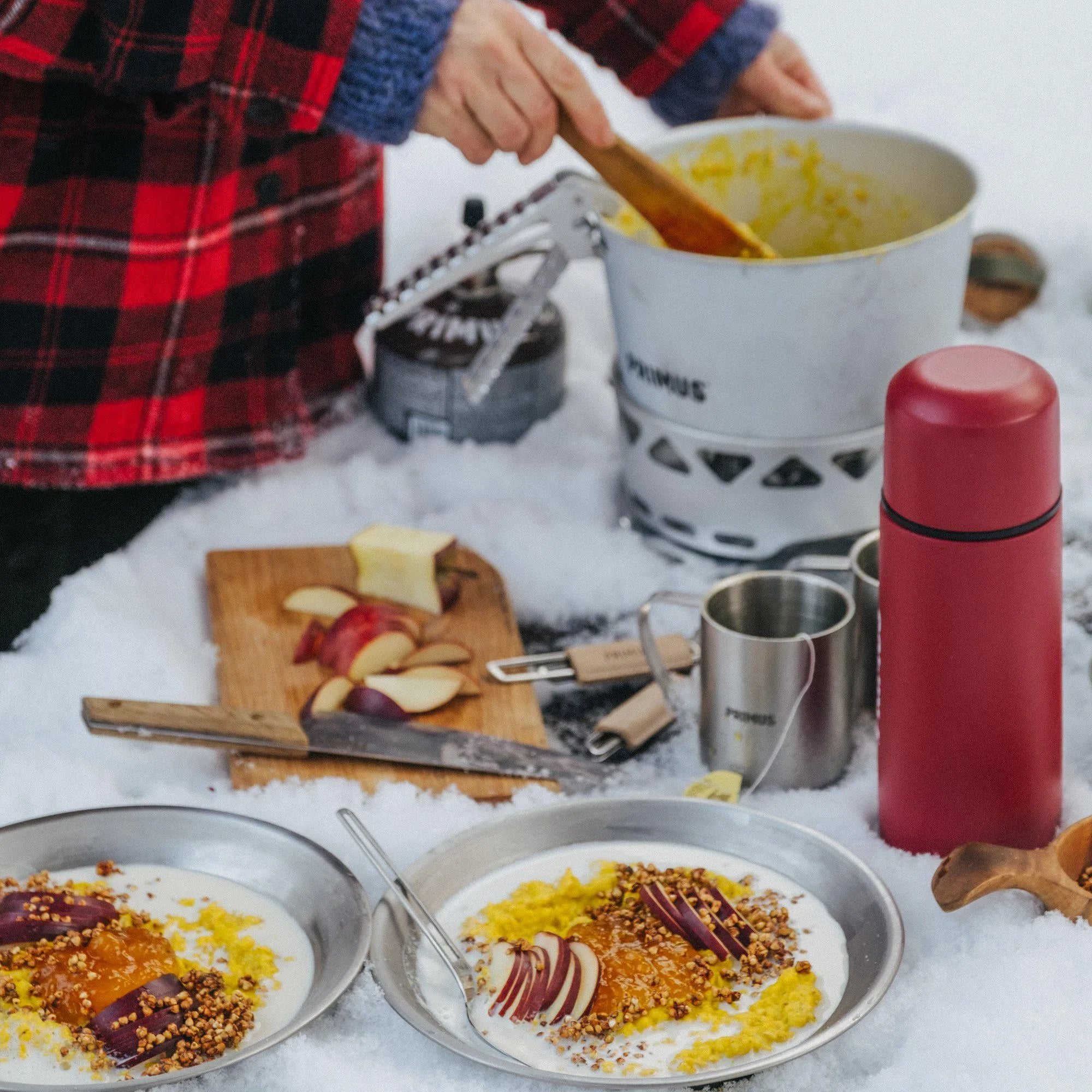 P351031_Essential-Stove-set_Matbyran_2021-2-lifestyleImages_aee4ffae-22e3-4605-b88d-42320b67669e