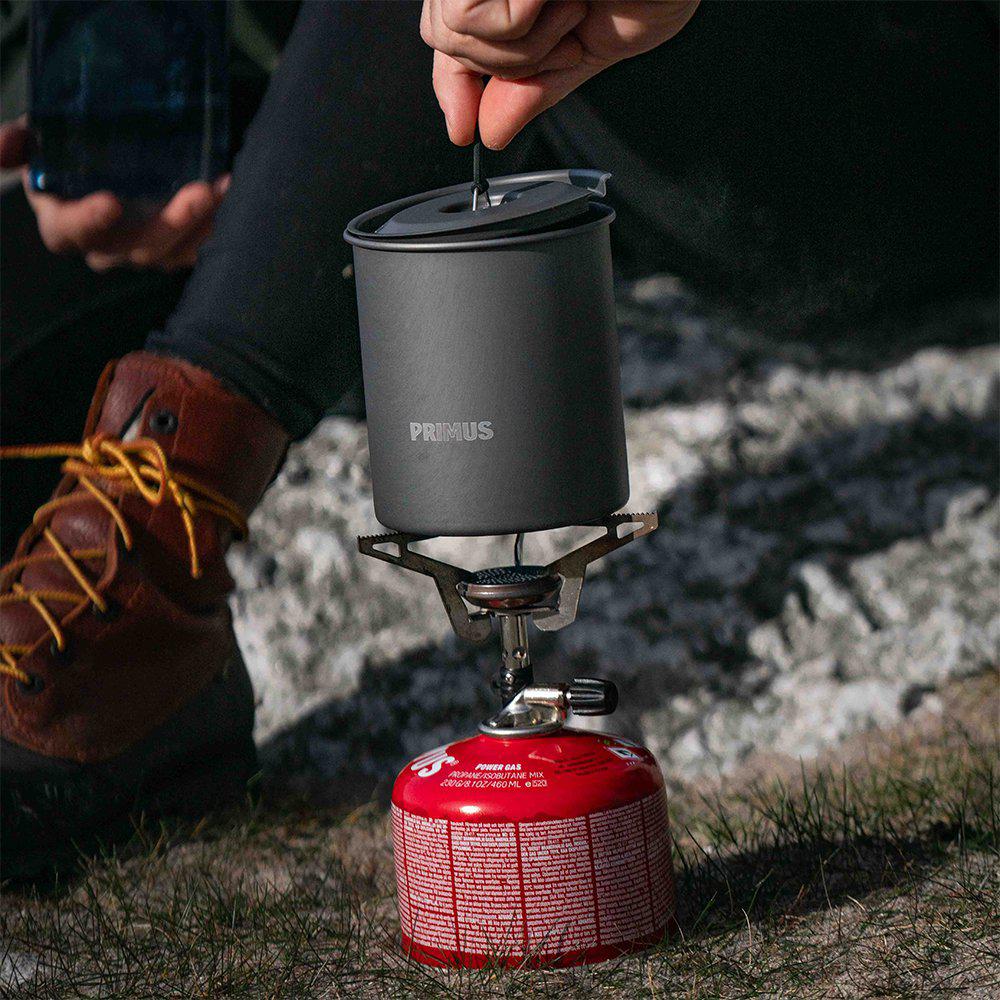 square_P745250_Trek_Pot_UL_P744320_Kvarts_Tritan_Bottle_1L_Glacier_Blue3-lifestyleImages-lifestyleImages