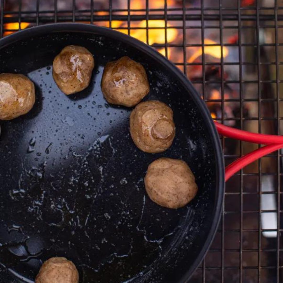 Gingerbread balls with toffee