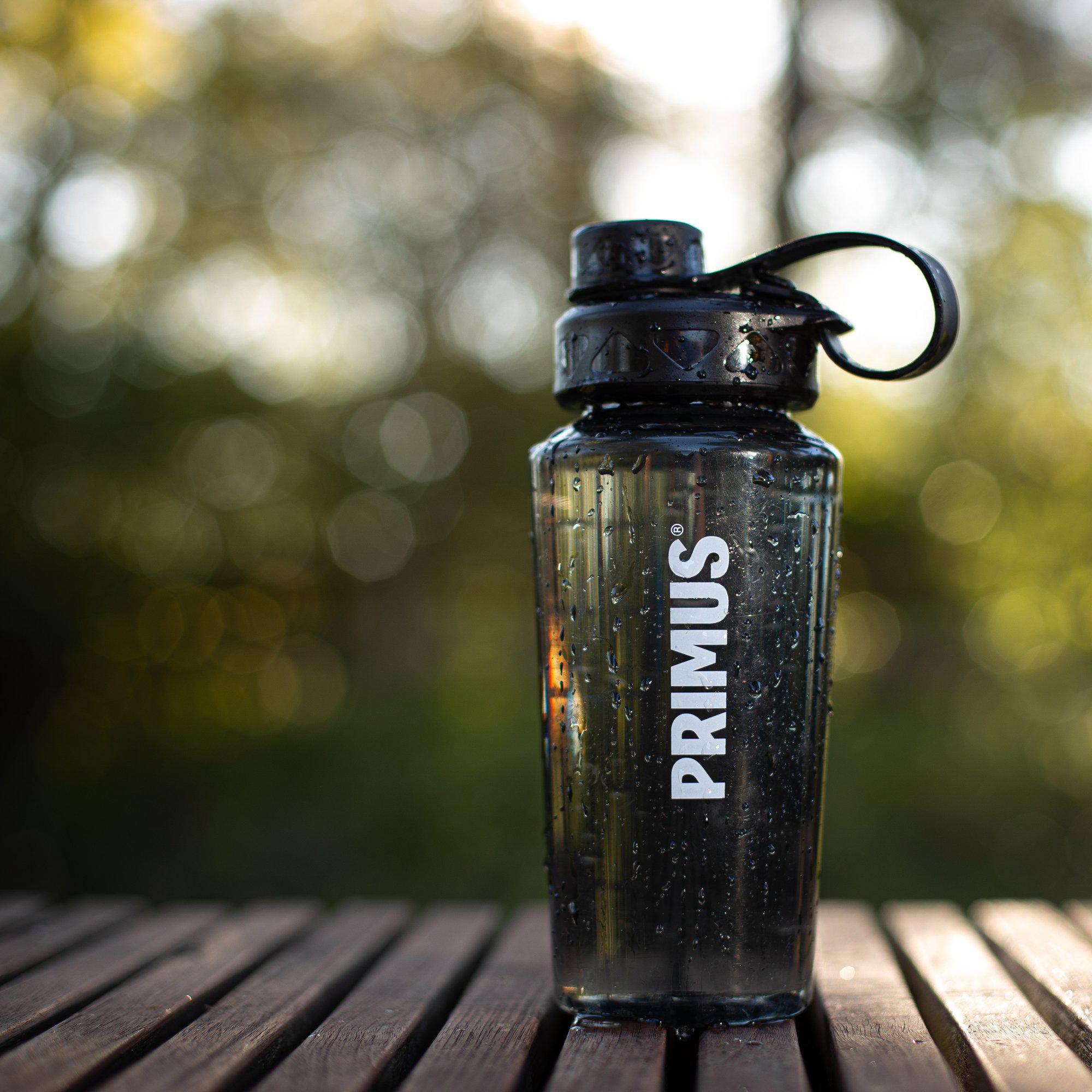 P740100_trailbottle-tritan_stina-hjelm_2020-06-lifestyleImages