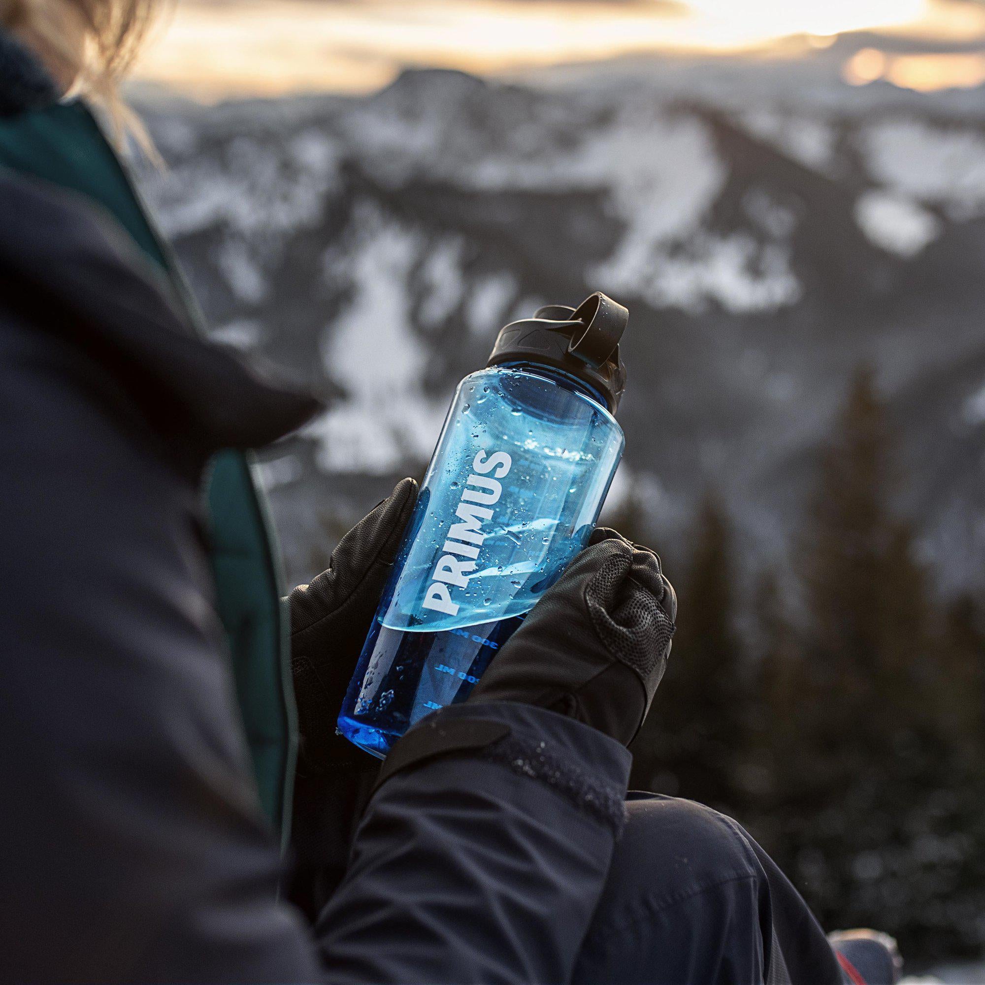 P740110_trailbottle-tritan_helge_röske_2021-04-lifestyleImages