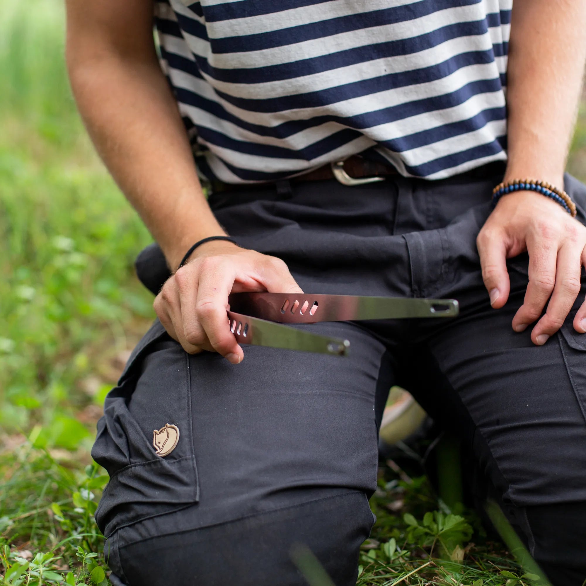 P741090_campfire-tongs_stina-hjelm_2019-01